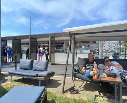 Ein Bild, das drau�en, Himmel, Mobiliar, Schattierung enth�lt.

KI-generierte Inhalte k�nnen fehlerhaft sein.